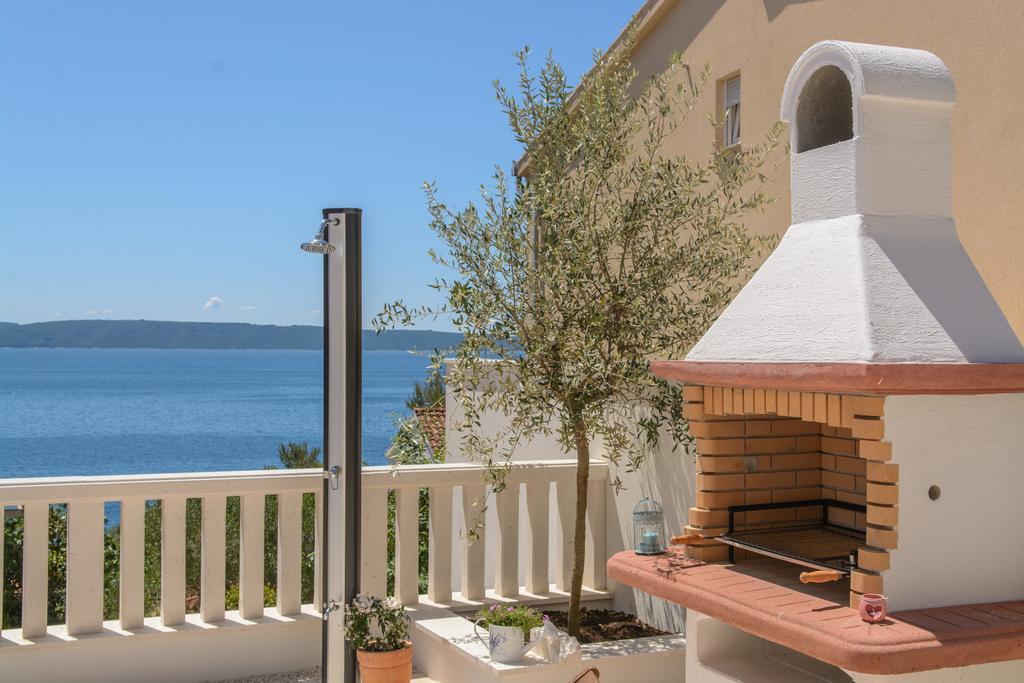 Apartments Villa Atlantis Trogir Exterior photo