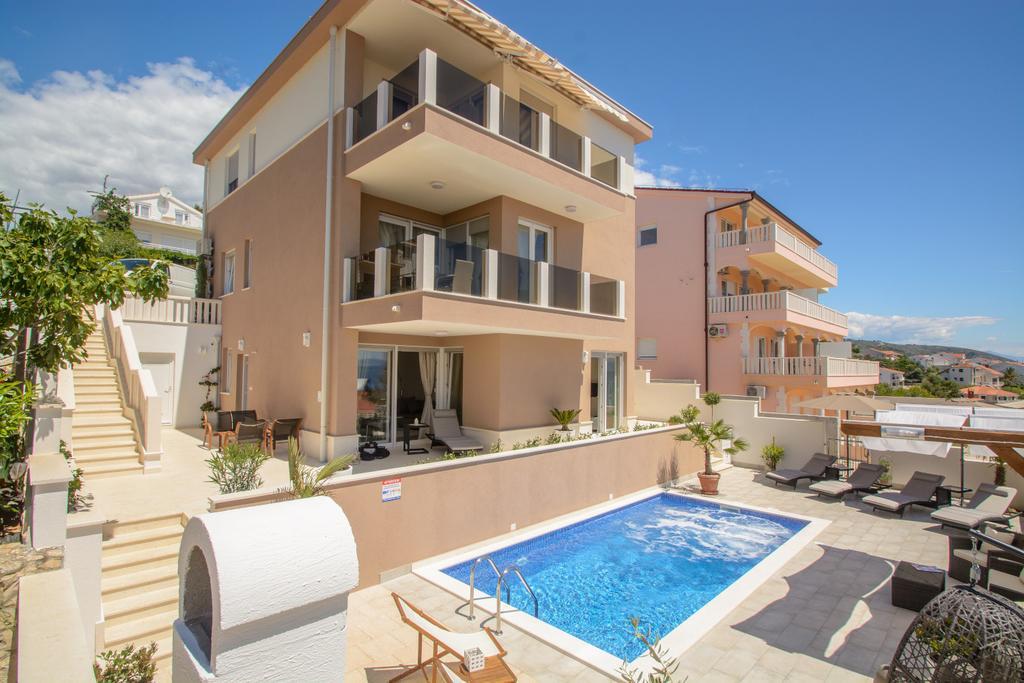 Apartments Villa Atlantis Trogir Exterior photo