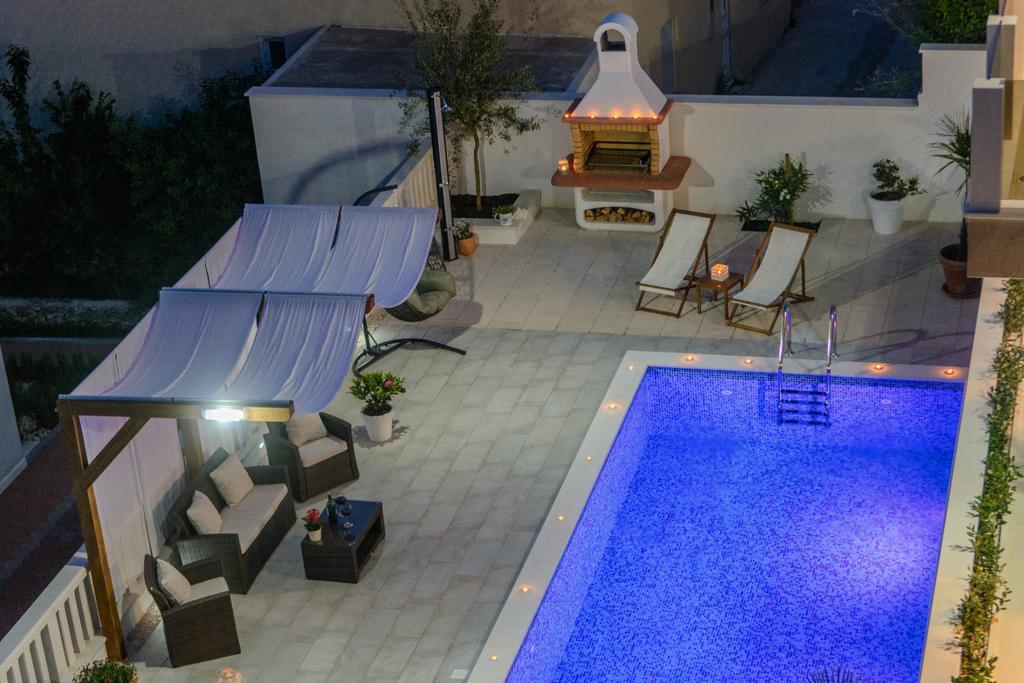 Apartments Villa Atlantis Trogir Exterior photo