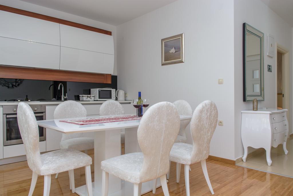 Apartments Villa Atlantis Trogir Exterior photo