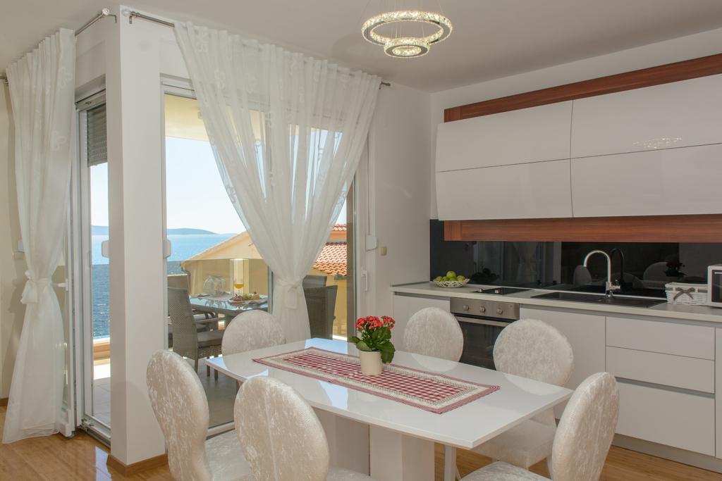 Apartments Villa Atlantis Trogir Exterior photo