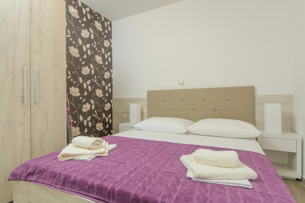 Apartments Villa Atlantis Trogir Exterior photo