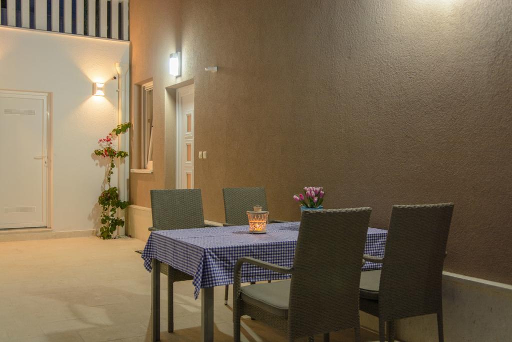 Apartments Villa Atlantis Trogir Exterior photo