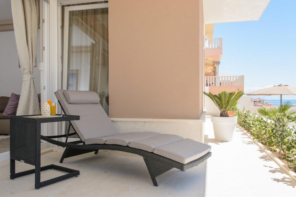 Apartments Villa Atlantis Trogir Exterior photo