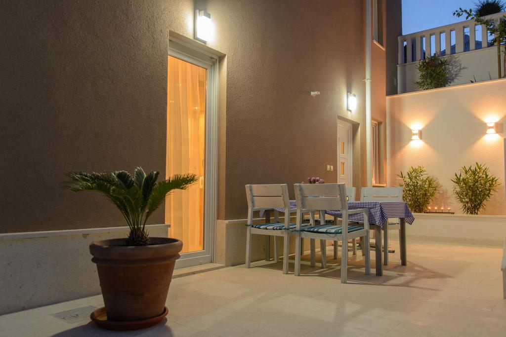 Apartments Villa Atlantis Trogir Exterior photo
